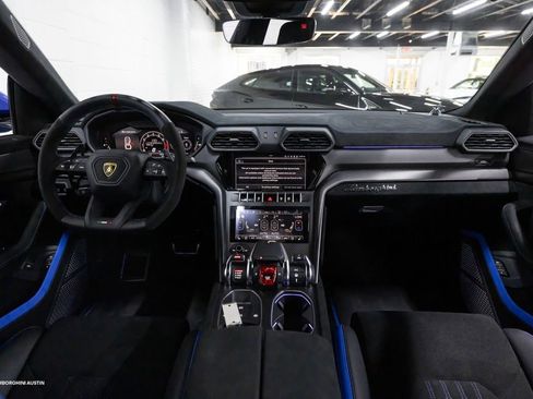 Used 2024 Lamborghini Urus Performante AWD/4WD image 2