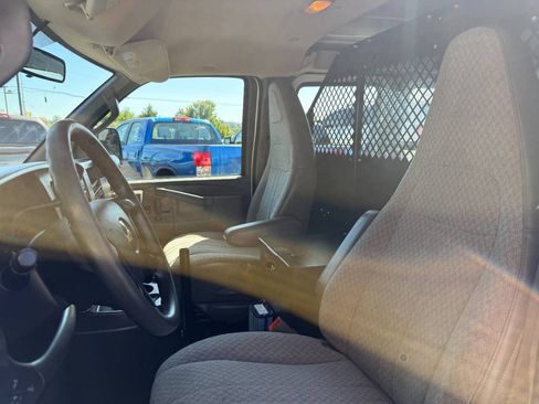 Used 2016 Chevrolet Express 2500 RWD image 27