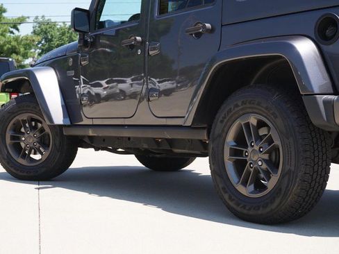Used 2017 Jeep Wrangler Unlimited Sahara AWD/4WD image 16