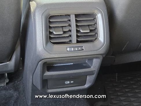 Used 2022 Volkswagen Taos SE FWD image 12