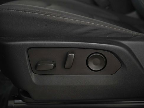 Used 2023 GMC Yukon XL SLE image 30