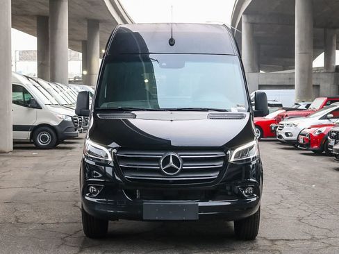 Used 2024 Mercedes-Benz Sprinter 2500 image 2