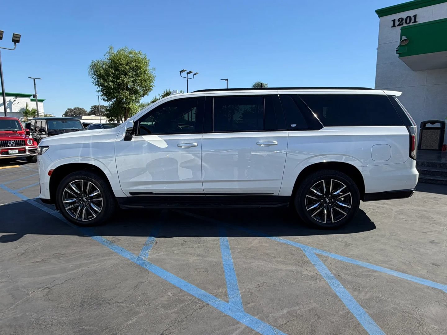 Used 2021 Cadillac Escalade ESV Sport w/ Driver Assist Tech Package AWD/4WD image 7