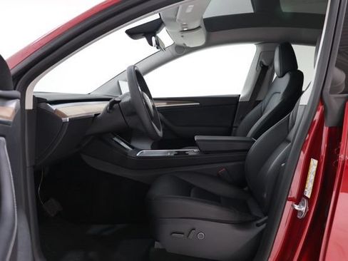 Used 2024 Tesla Model Y Long Range RWD image 17
