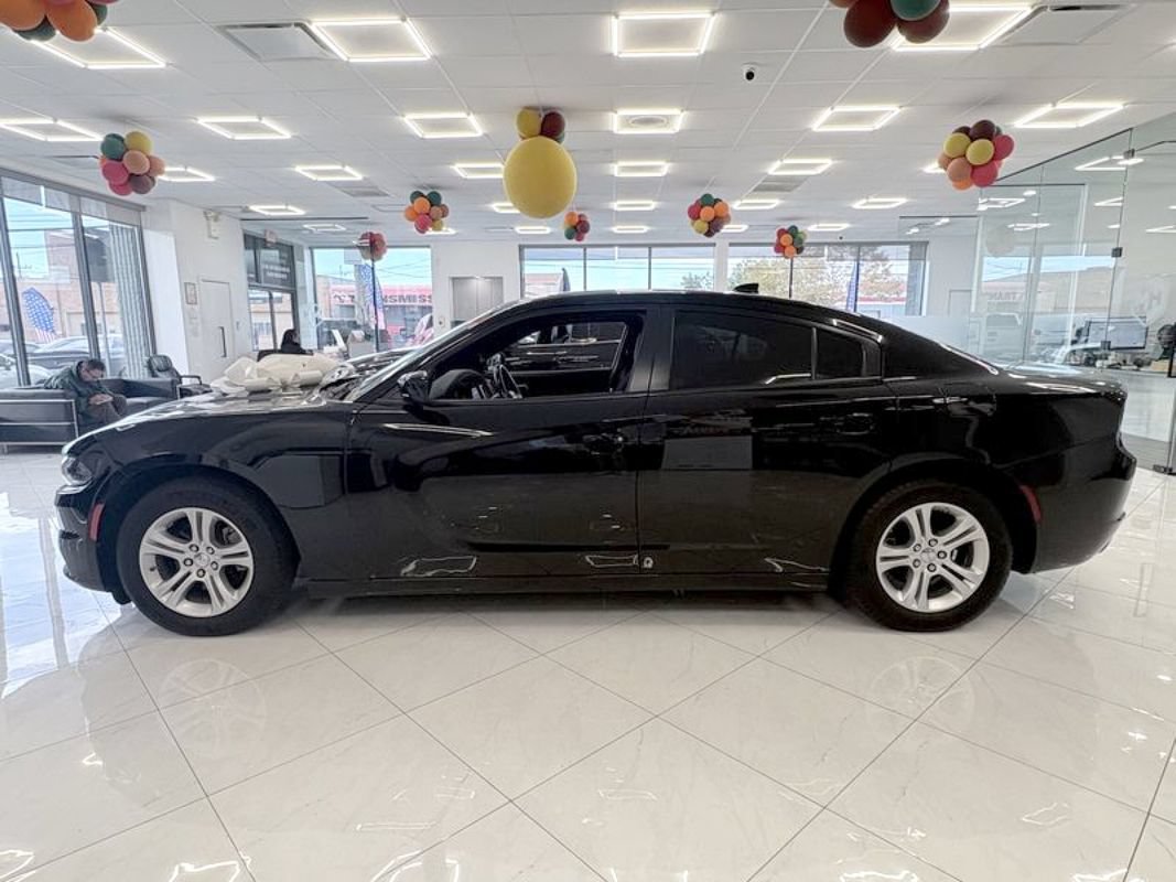 Used 2023 Dodge Charger SXT RWD image 4