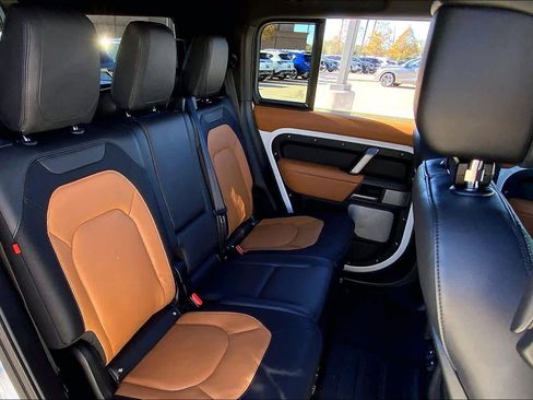 Used 2023 Land Rover Defender 130 X-Dynamic SE image 21
