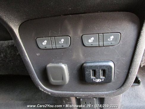 Used 2018 Chevrolet Equinox Premier image 19