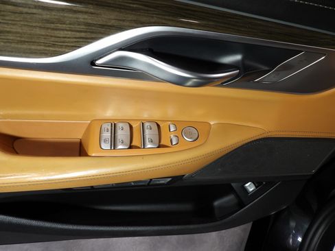 Used 2016 BMW 750i xDrive image 9