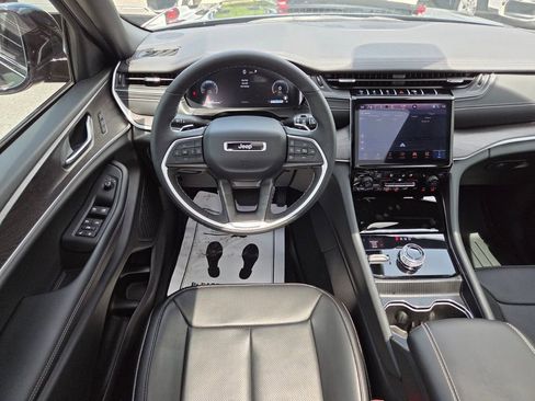 Used 2025 Jeep Grand Cherokee Limited w/ Luxury Tech Group II AWD/4WD image 21