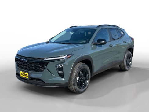 New 2026 Chevrolet Trax LT w/ Driver Confidence Package FWD image 1