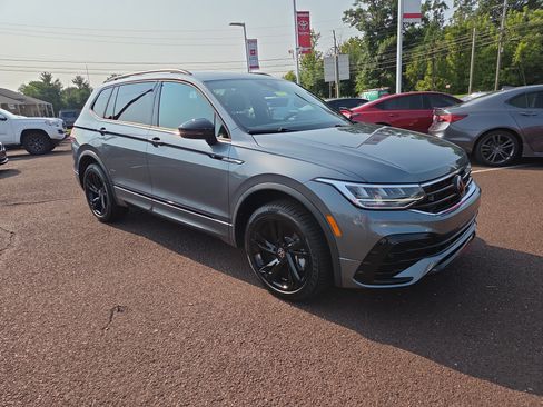 Used 2024 Volkswagen Tiguan SE R-Line AWD/4WD image 1