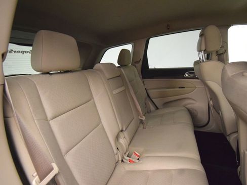 Used 2018 Jeep Grand Cherokee Laredo AWD/4WD image 17