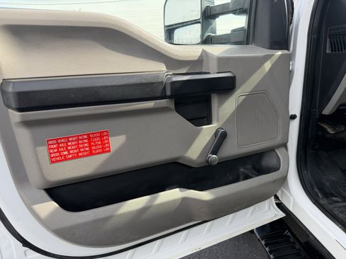 Used 2017 Ford F550 XL image 16