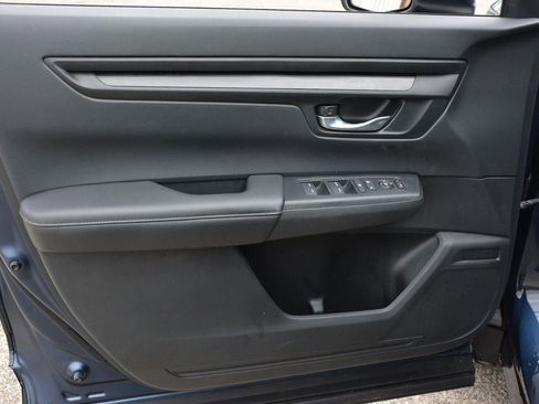 Used 2025 Honda CR-V LX image 12