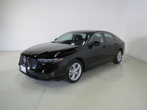 Certified 2023 Honda Accord LX image 1