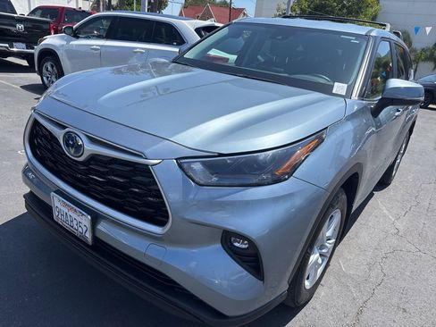Used 2023 Toyota Highlander LE FWD image 8