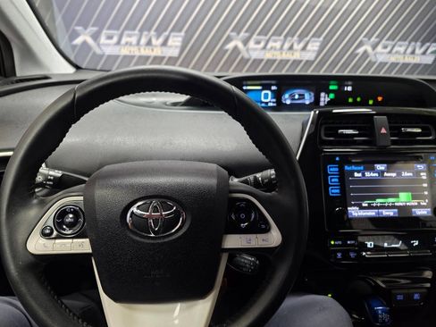 Used 2017 Toyota Prius Three FWD image 21