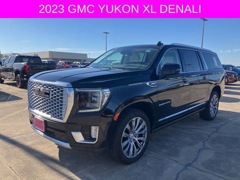 Used 2023 GMC Yukon XL Denali image 3