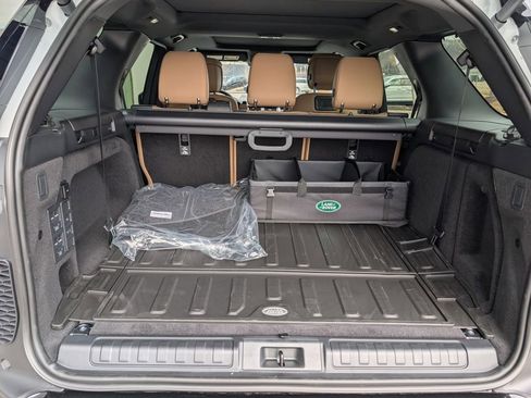 New 2026 Land Rover Discovery Dynamic SE image 29