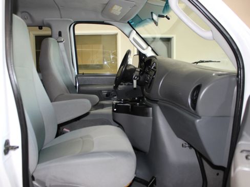 Used 2008 Ford E-350 and Econoline 350 XL RWD image 18