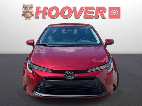 Used 2025 Toyota Corolla LE FWD image 8