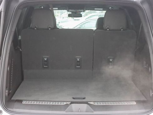 Used 2025 Chevrolet Suburban Premier image 25