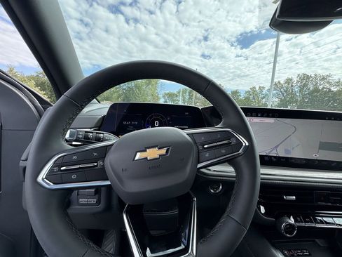 New 2026 Chevrolet Suburban Premier w/ Sun And Tow Package AWD/4WD image 11