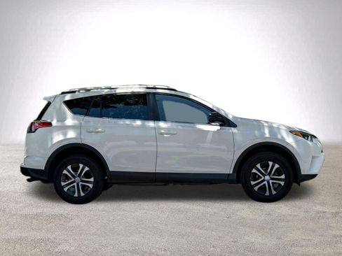 Used 2016 Toyota RAV4 LE FWD image 10