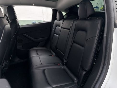Used 2021 Tesla Model Y Long Range AWD/4WD image 32