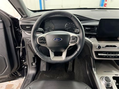 Used 2023 Ford Explorer XLT w/ Equipment Group 202A image 11