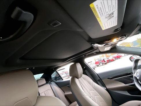 Used 2024 BMW 530i 530i w/ Convenience Package image 11