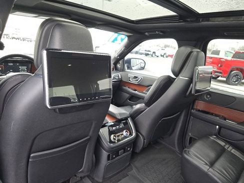 Used 2021 Lincoln Navigator L Reserve image 11