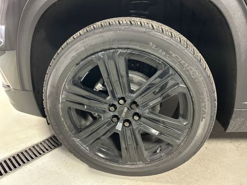 New 2026 GMC Acadia Elevation image 9