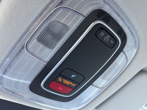 Used 2025 Hyundai Kona SEL AWD/4WD image 31