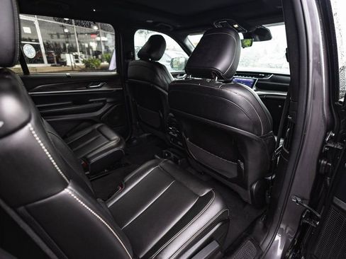 Used 2024 Jeep Grand Cherokee L Limited w/ Luxury Tech Group II image 29