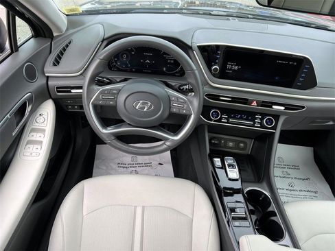 Certified 2023 Hyundai Sonata SEL w/ Convenience Package image 10