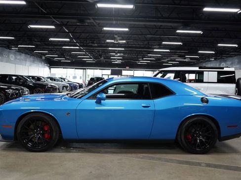 Used 2016 Dodge Challenger SRT Hellcat RWD image 2