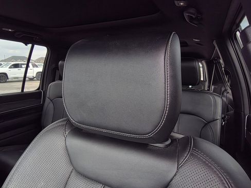 Used 2023 Jeep Wagoneer L Series III w/ Premium Group I image 23