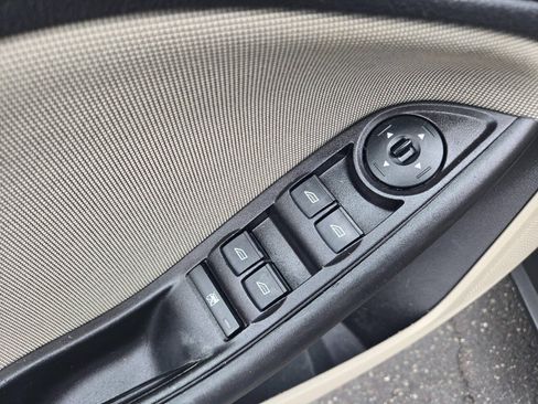 Used 2014 Ford Focus SE w/ SE Winter Package FWD image 14