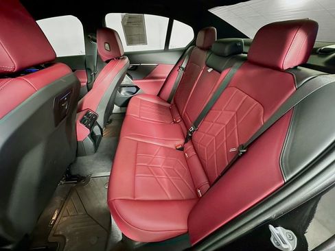 Used 2026 BMW 550e xDrive w/ Premium Package image 31