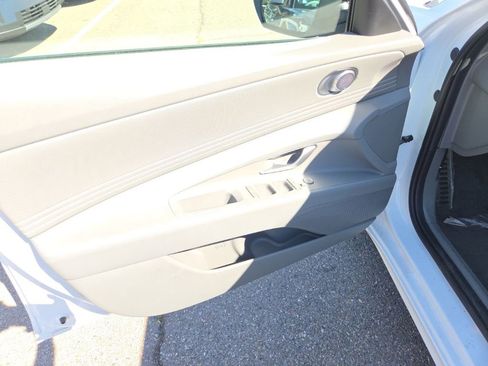 Used 2025 Hyundai Elantra SEL FWD image 10
