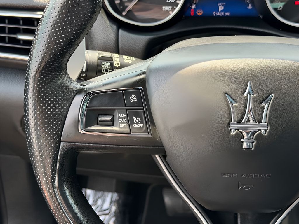 Used 2020 Maserati Levante AWD/4WD image 38