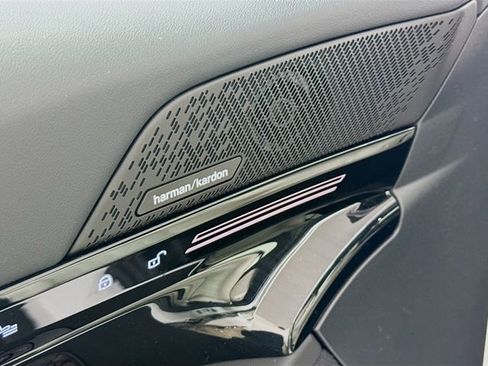 New 2026 BMW 530i xDrive w/ Premium Package image 19