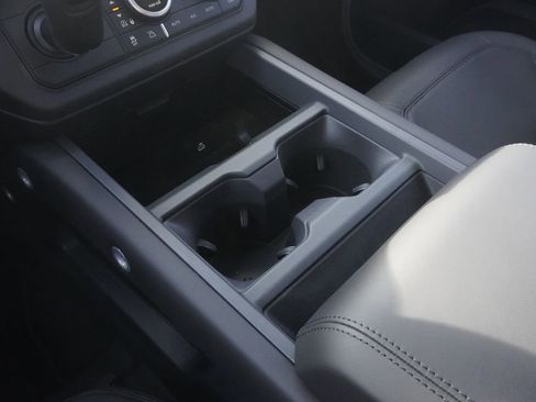 New 2026 Land Rover Defender 110 X-Dynamic SE image 14