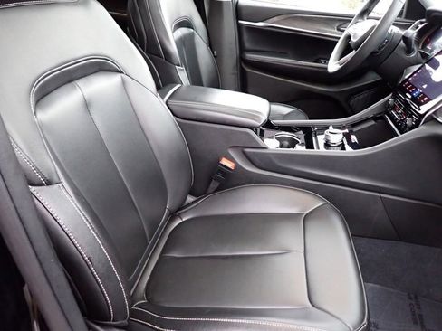 Certified 2023 Jeep Grand Cherokee Limited image 12