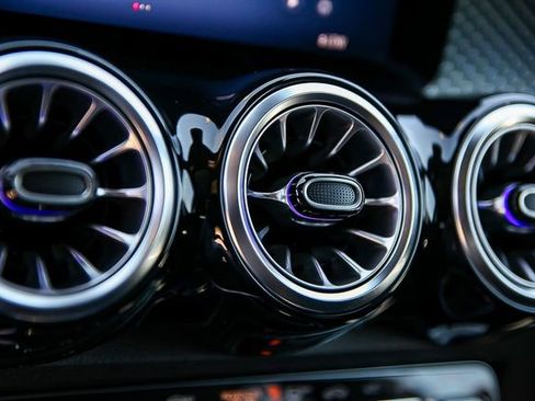 Certified 2025 Mercedes-Benz GLB 250 image 17