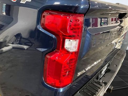 Used 2023 Chevrolet Silverado 1500 LT AWD/4WD image 31