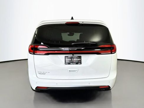 New 2027 Chrysler Pacifica Select FWD image 6
