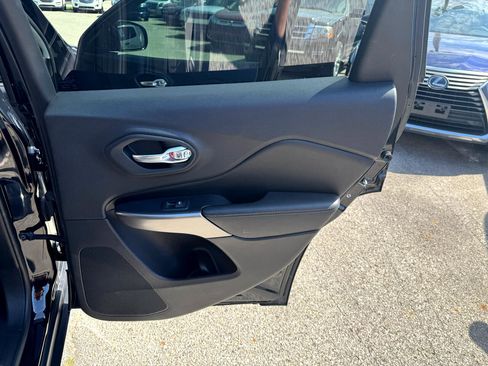 Used 2020 Jeep Cherokee Limited image 20