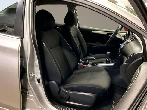 Used 2019 Nissan Sentra S image 9